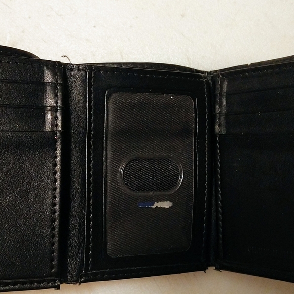 John Henry Men's Wallet - Picture 2 of 5